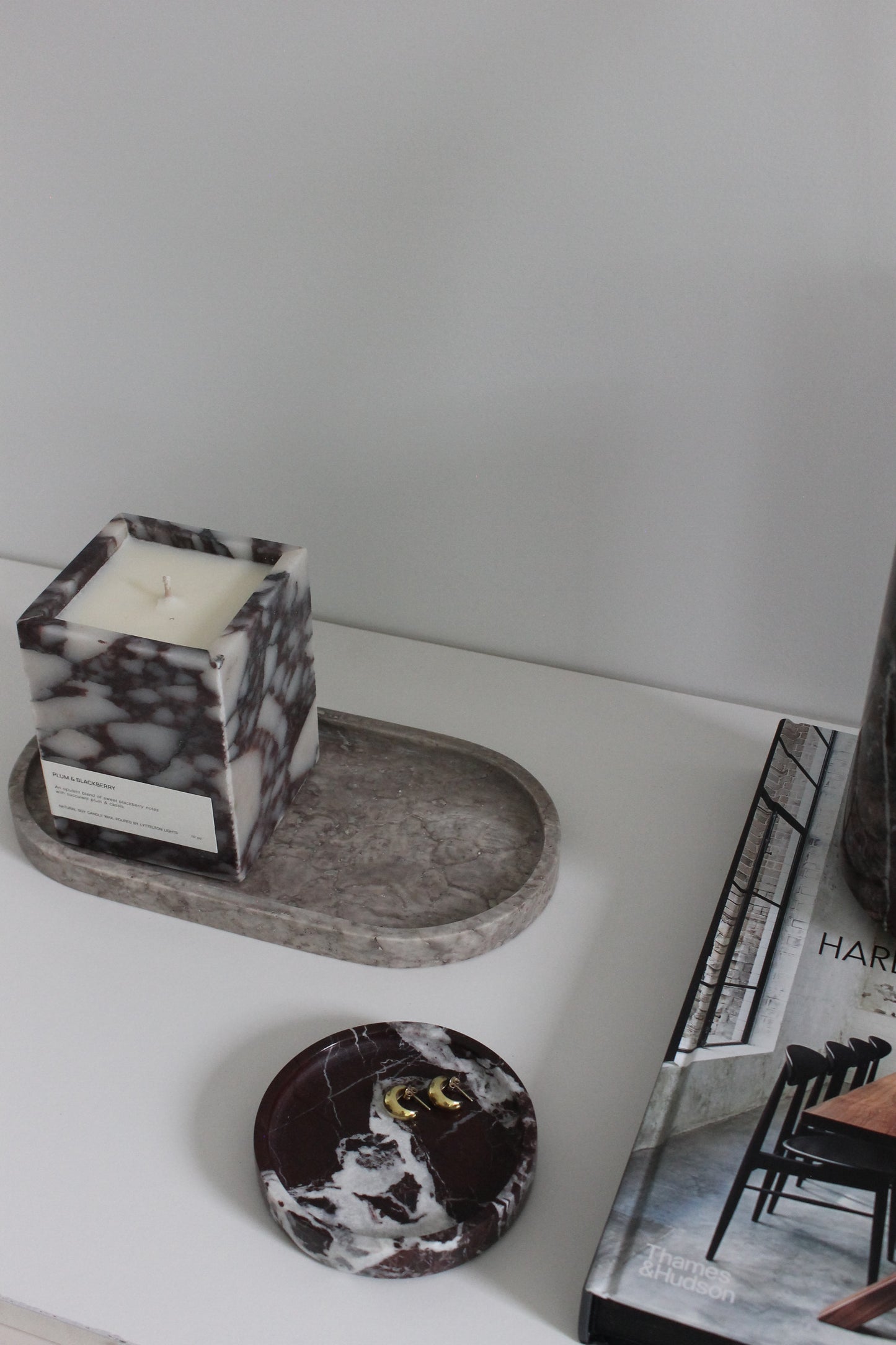 Dawn Candle Calacatta • Blackberry & Plum