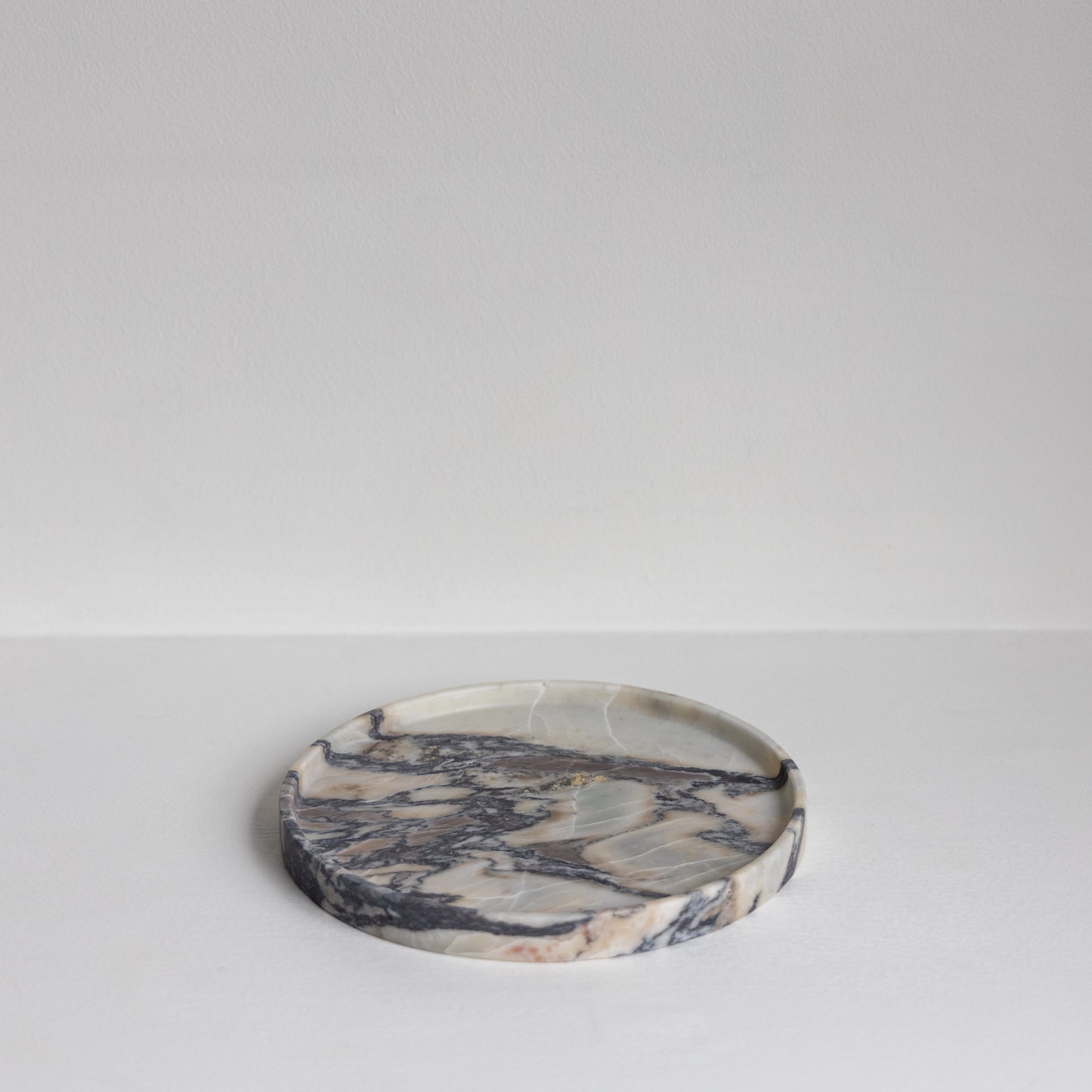 Riviera • Calacatta Violet