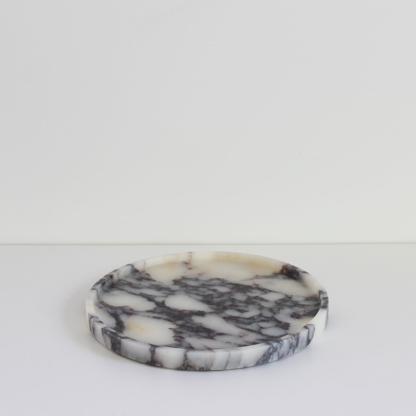 Riviera • Calacatta Violet