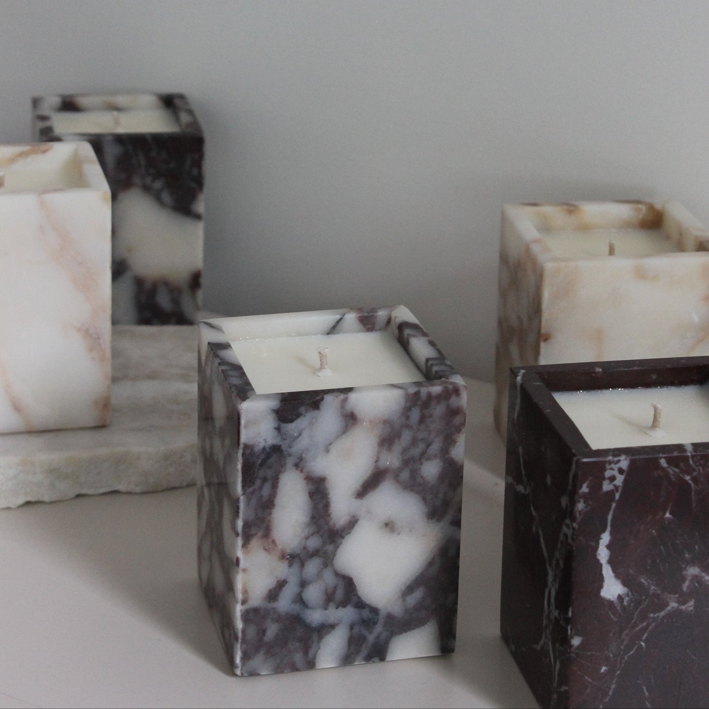 Dawn Candle Calacatta • Blackberry & Plum