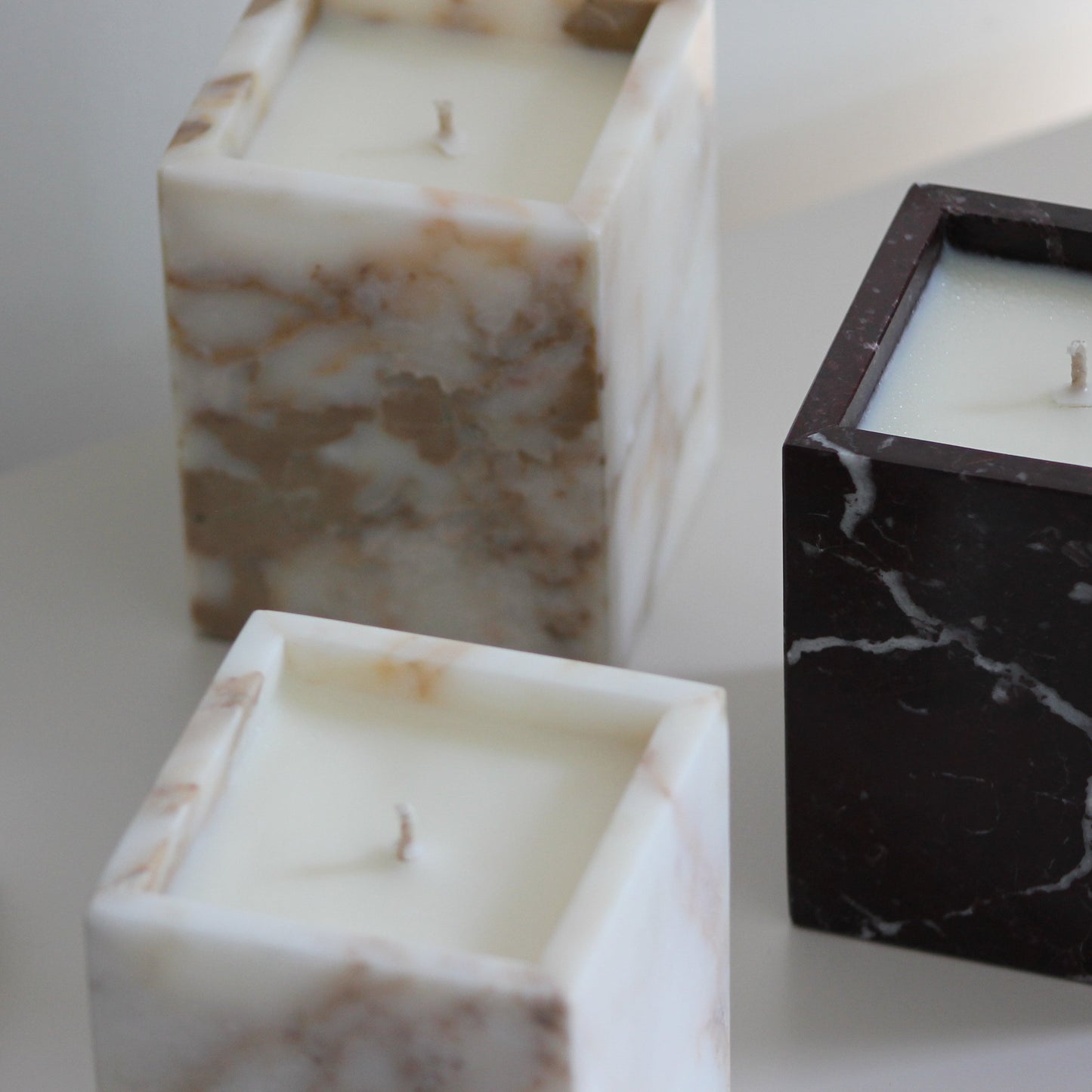 Dawn Candle Gold • Sandalwood & Vanilla